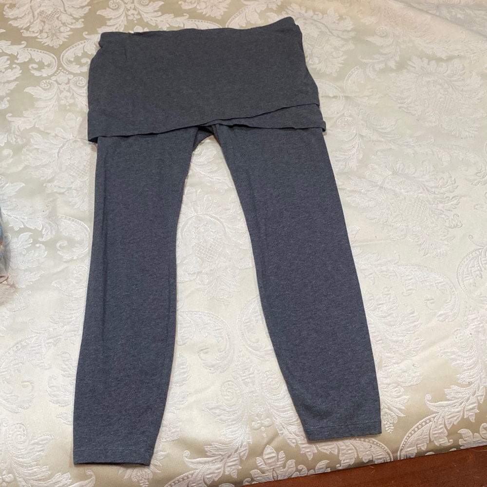 Like New! CAbi skirted leggings